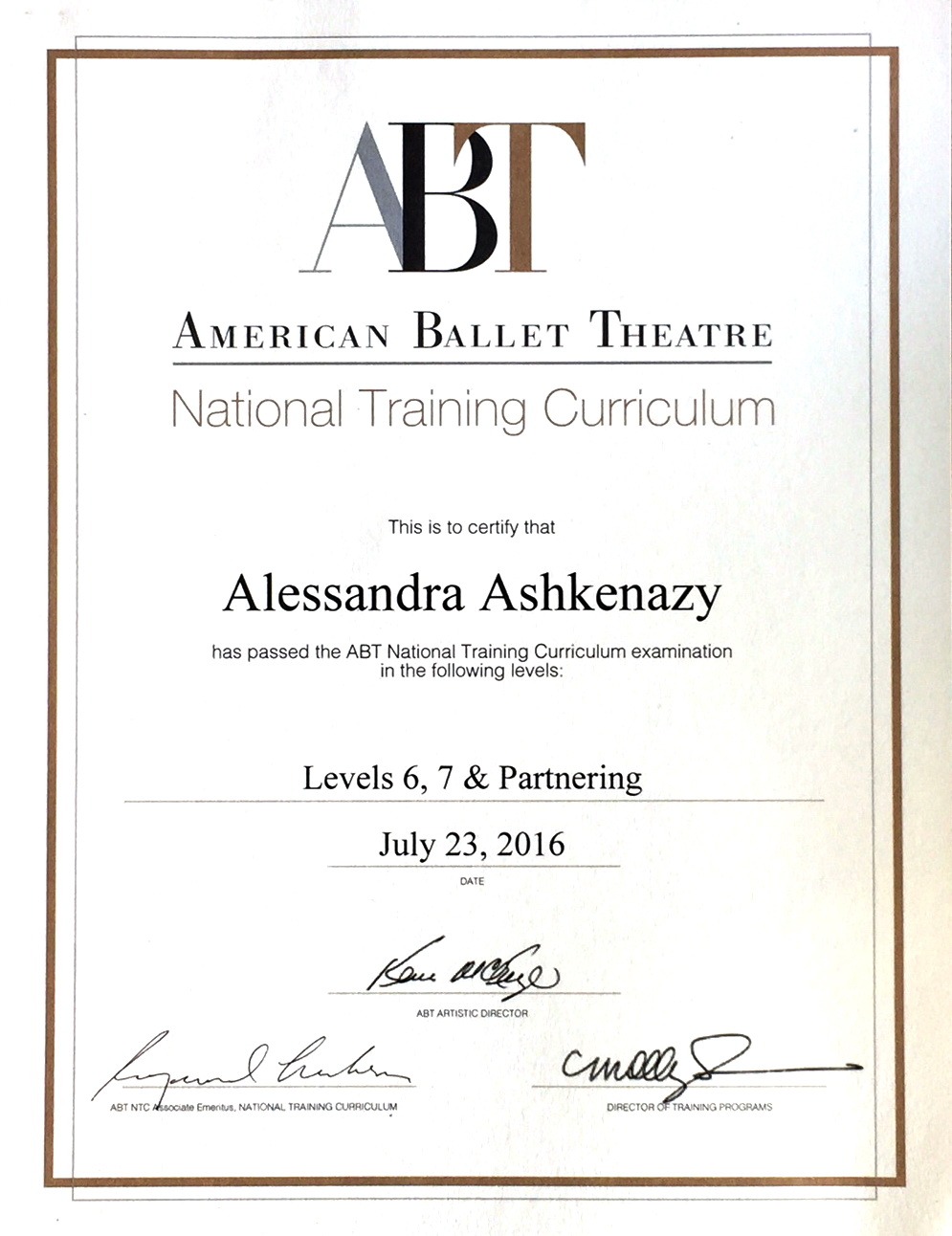 Fotografia o locandina originale: Alessandra Ashkenazy ottiene la massima qualifica ABT NTC
